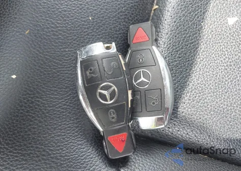 2011 Mercedes-Benz E 350 4Matic z USA, uszkodzony, nr VIN WDDHF8HB5BA467794